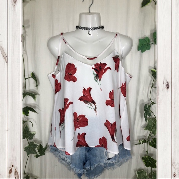Amaryllis Tops - 🌈Amaryllis Beautiful Red & White Floral Top!🌈